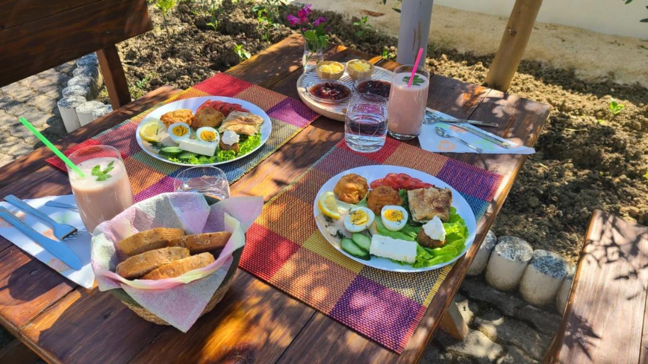 Elvish Garden Boutique B&B Берат Екстер'єр фото