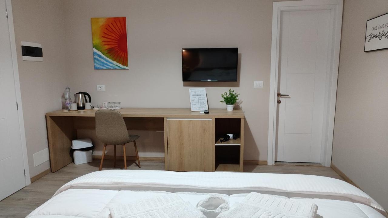 Elvish Garden Boutique B&B Берат Екстер'єр фото