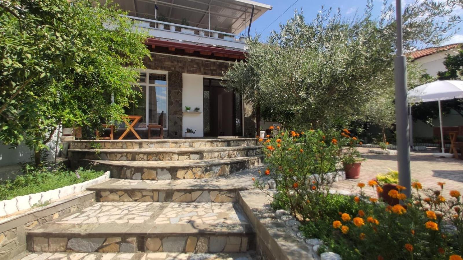 Elvish Garden Boutique B&B Берат Екстер'єр фото